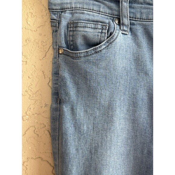 David Bitton Buffalo Light Wash Women's 6/28 Aubrey Jeans Mid Rise Soft Stretch - Picture 2 of 8
